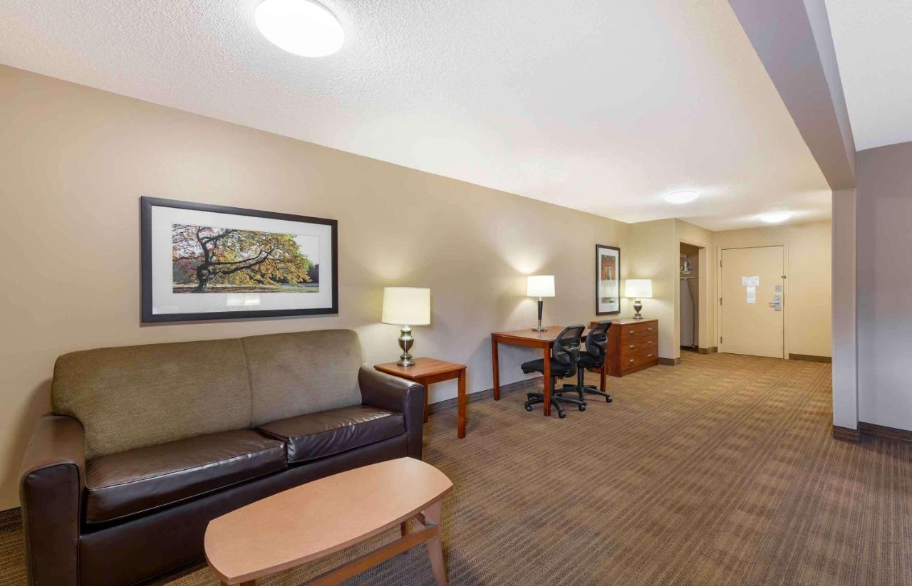 Suburban Studios Copley Akron West Экстерьер фото