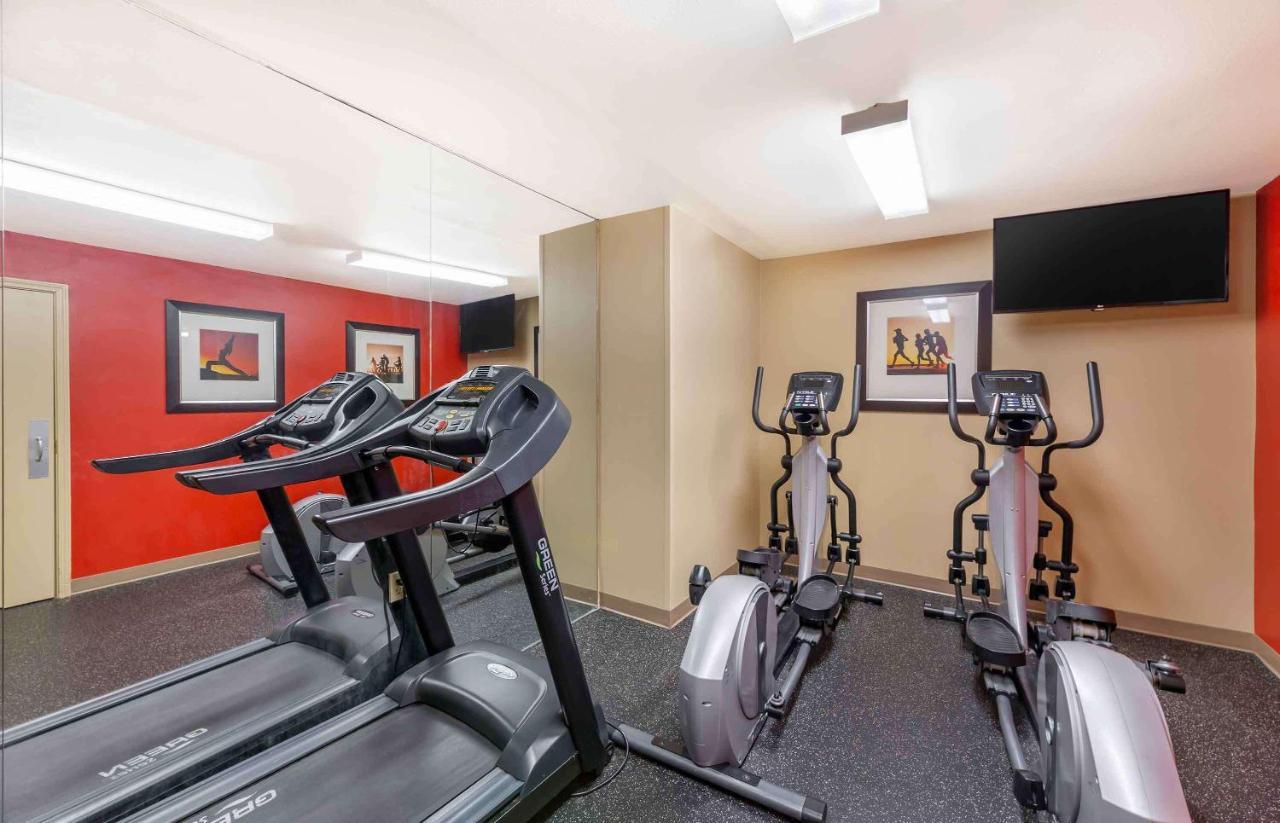 Suburban Studios Copley Akron West Экстерьер фото